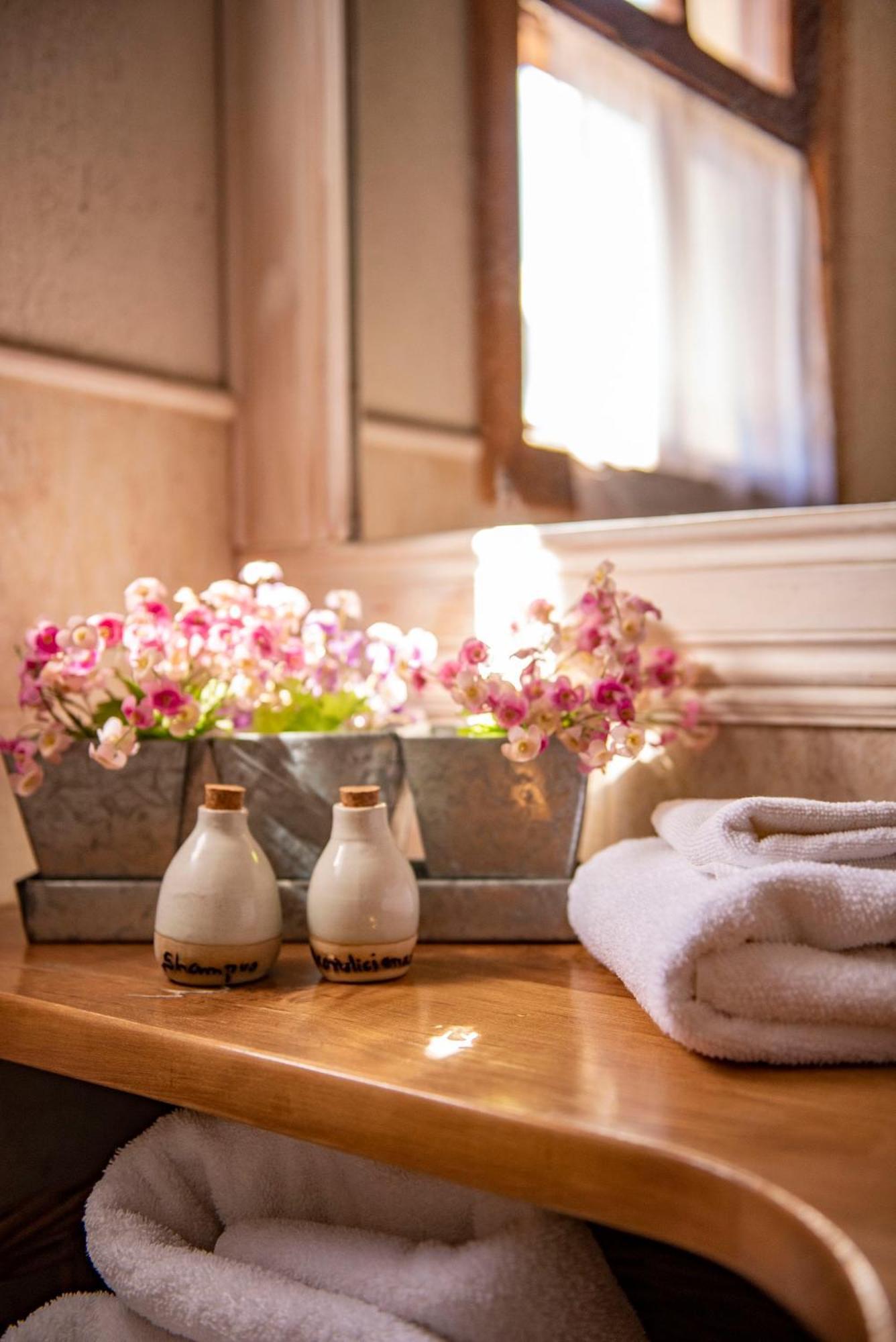 Arelauquen Bungalows & Suites San Carlos de Bariloche Eksteriør billede