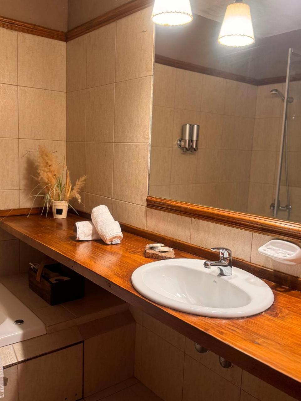 Arelauquen Bungalows & Suites San Carlos de Bariloche Eksteriør billede